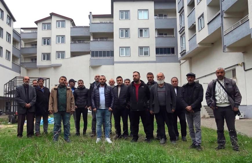 Tapu devri krizi 41 kişi ile müteahhidi de mağdur etti; yer sahipleri dükkanlara kilitlerini kırıp girdi