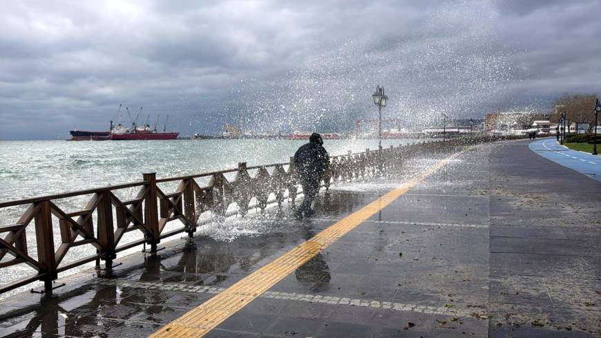 Tekirdağ’da poyraz etkili oldu; balıkçılar denize açılamadı