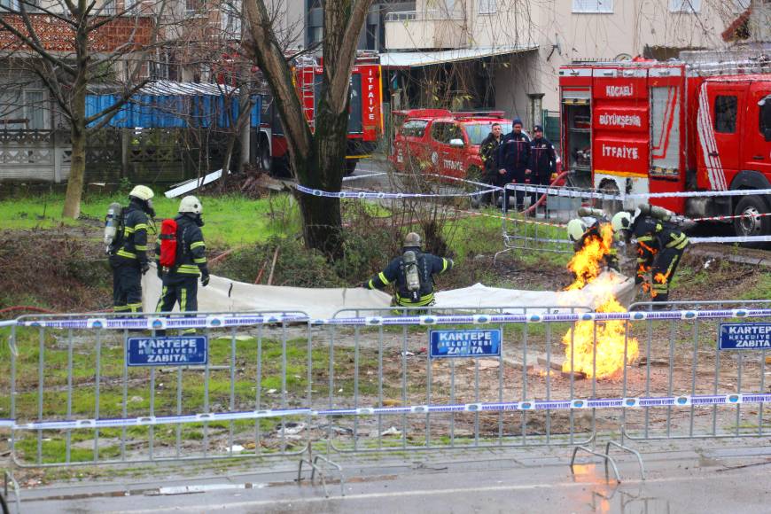 Sondaj sırasında metan gazından çıktığı değerlendirilen yangın söndürüldü (3)