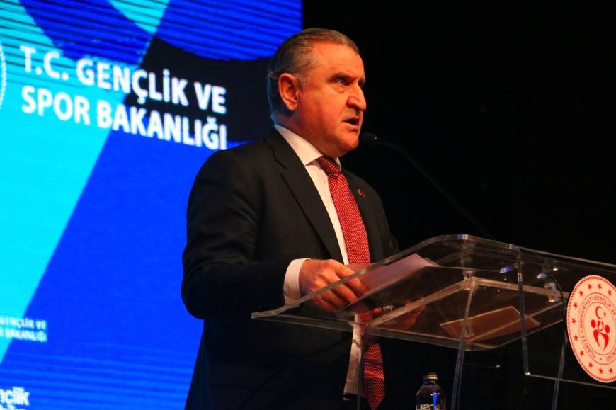 Bakan Bak: Ülkesinin önemli değerlerini özümsemiş, vatanını seven gençler istiyoruz