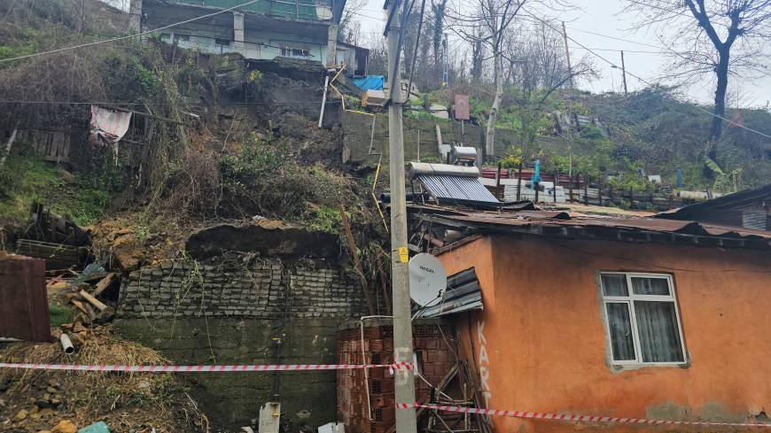 Zonguldak’ta heyelan: 3 ev tahliye edildi / Ek fotoğraflar