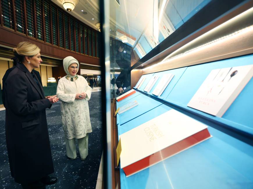 Emine Erdoğan ile Ukrayna Devlet Başkanının eşi Zelenska Millet Kütüphanesi'ni ziyaret etti (2)- Yeniden