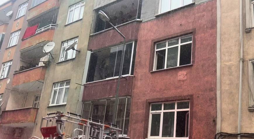 İstanbul - Gaziosmanpaşa’da 5 katlı binada çıkan yangın söndürüldü