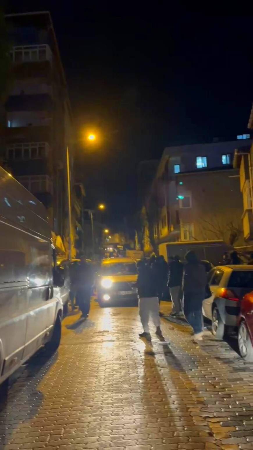 İstanbul-Küçükçekmece'de 7 katlı bina tahliye edildi -1