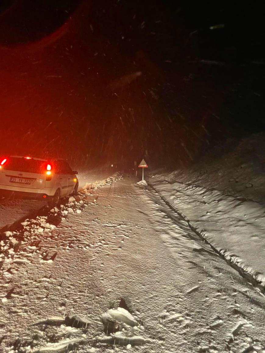 Çanakkale'nin yüksek kesimlerinde kar yağışı (2)