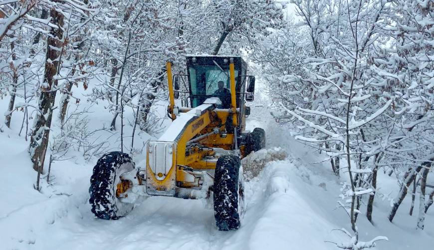 Doğu'da kar esareti; 2 bin 666 yerleşim yeri ulaşıma kapandı