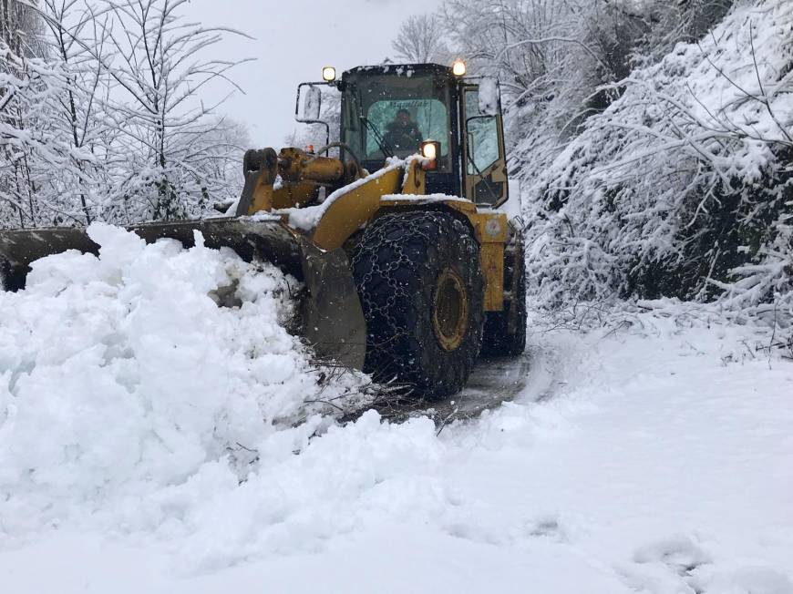 Doğu Karadeniz'de 1314 köy ve mahalle yolu kardan kapandı, 6 ilde okullar tatil