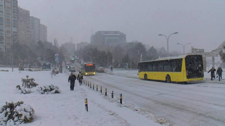 İstanbul - Başakşehir'de kar tipi şeklinde yağdı; vatandaşlar zor anlar yaşadı 