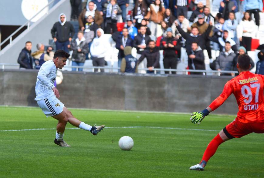 Altay'ın stadı reklamsız kaldı