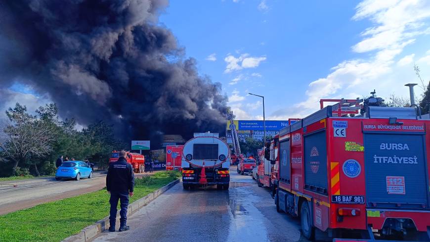 Bursa'da otomotiv yağ bayisinde yangın (3)