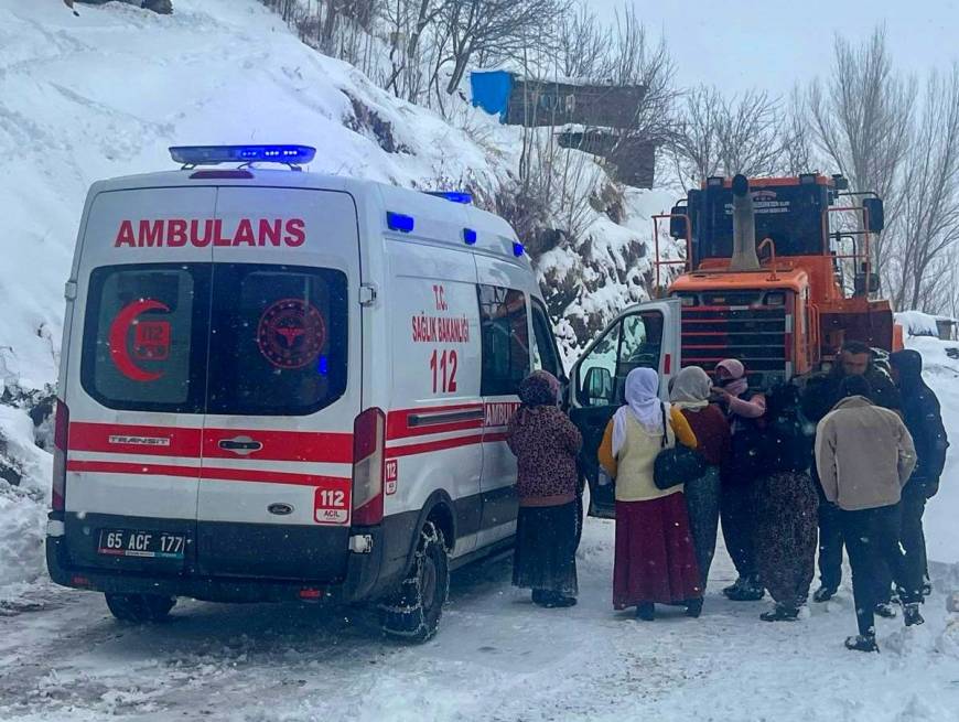 Van'da 264 yerleşim yeri ulaşıma kapandı (2)