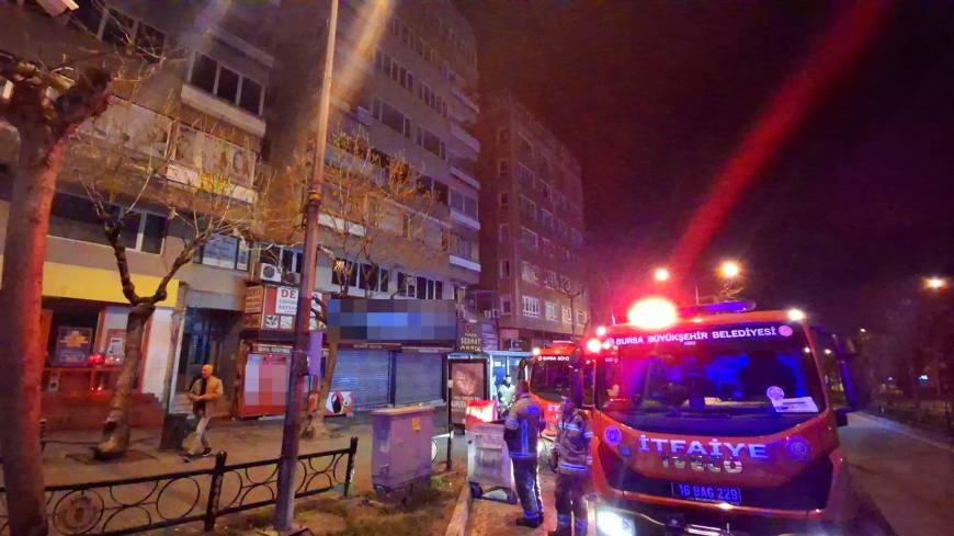 Bursa'da iş merkezinde yangın; 1ölü