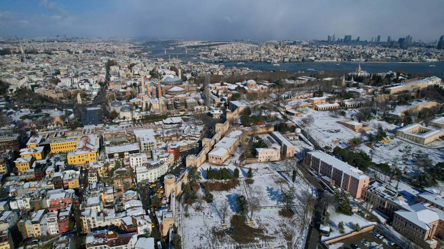 İstanbul - Tarihi yarımada beyaza büründü, seyirlik manzara havadan görüntülendi