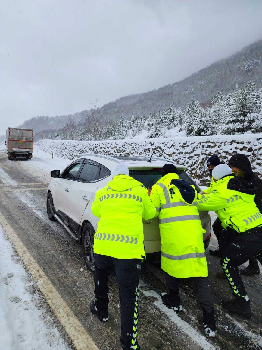 Zonguldak'ta okullar tatil edildi, 163 köy yolu kapandı (3)