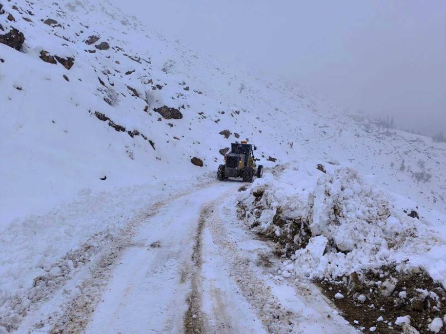 Diyarbakır’da kardan kapanan 69 kırsal mahallenin yolu ulaşıma açıldı