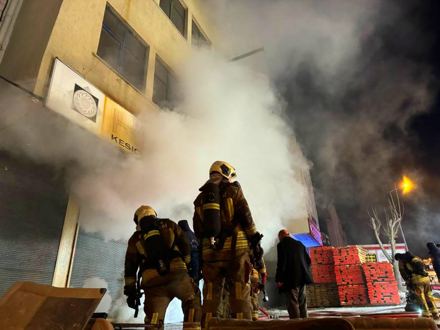 Ankara'da mobilya atölyesinde çıkan yangın korkuttu