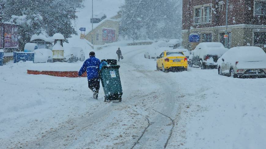 Zonguldak'ta kar yağışı, 252 köy yolu ulaşıma kapandı