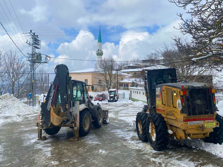 Çanakkale'de ulaşıma kapanan 25 köy yolu açıldı