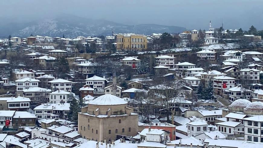 Safranbolu'nun tarihi konakları karla kaplandı