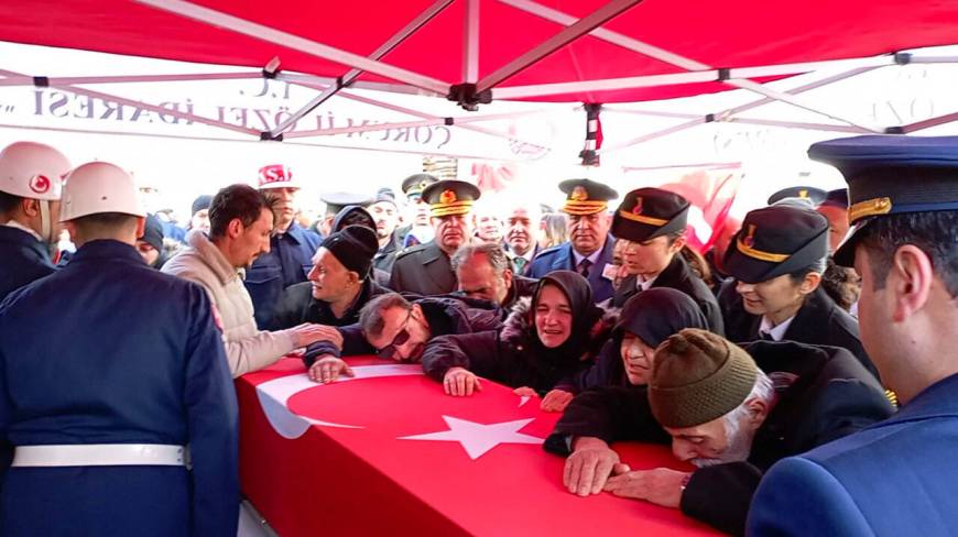 Şehit Er Mustafa Uslu gözyaşları arasında toprağa verildi