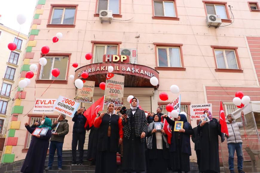 Diyarbakır'daki evlat nöbetinde 2 bininci gün; 60 aile çocuğuna kavuştu (2)