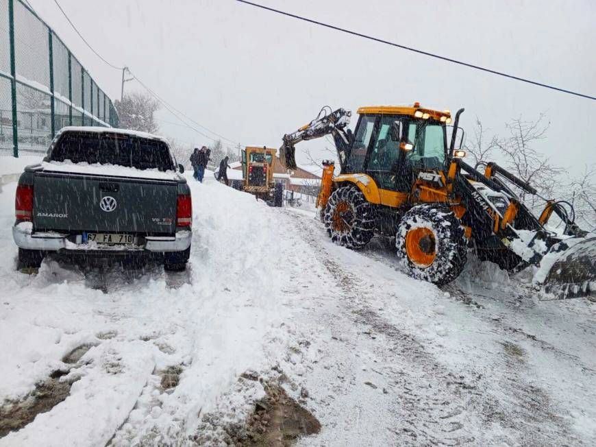 Zonguldak'ta kar yağışı, 252 köy yolu ulaşıma kapandı/Ek Fotoğraflar