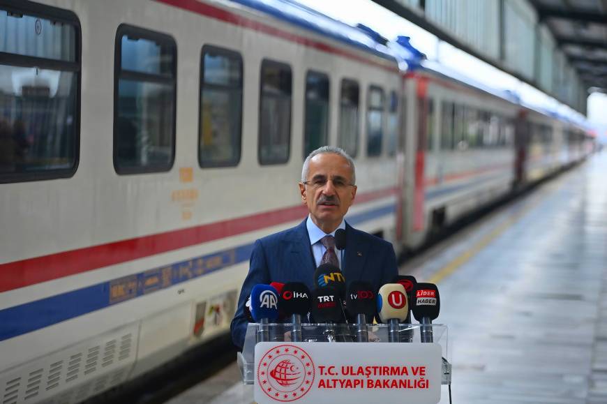 Bakan Uraloğlu: Tahran-Van tren seferi 9 Mart'ta yeniden başlayacak 