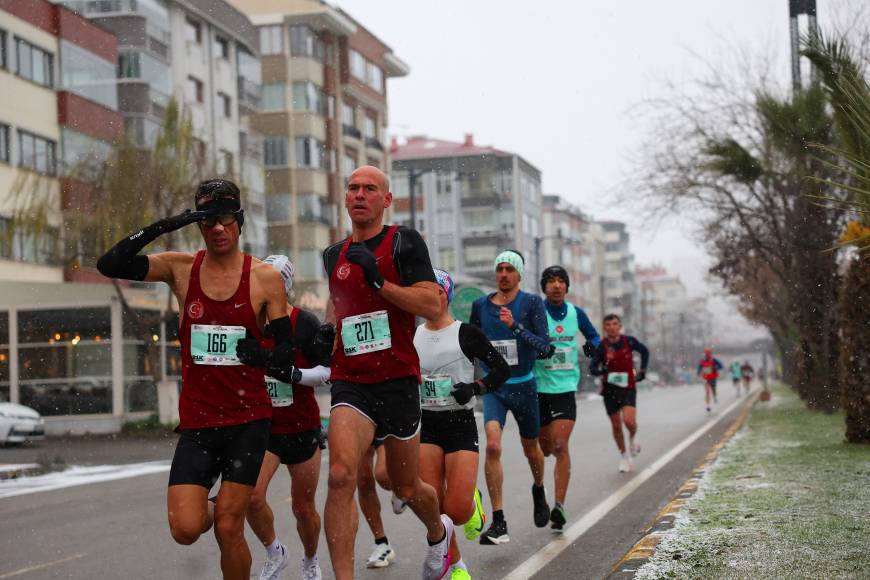 45’inci Uluslararası Trabzon Yarı Maratonu kar yağışı altında koşuldu/ Ek fotoğraflar