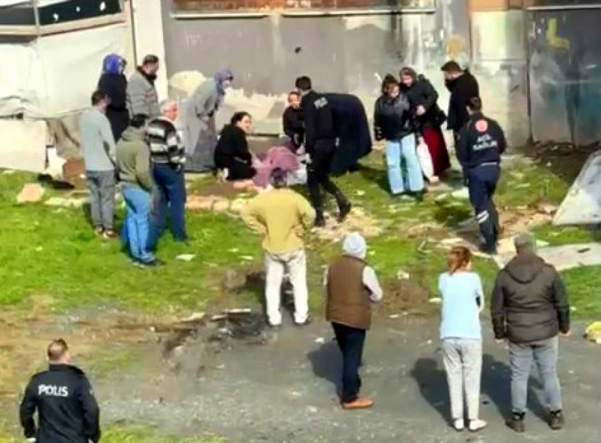 İstanbul -Avcılar'da evinin camlarını silerken 3'üncü kattan düştü