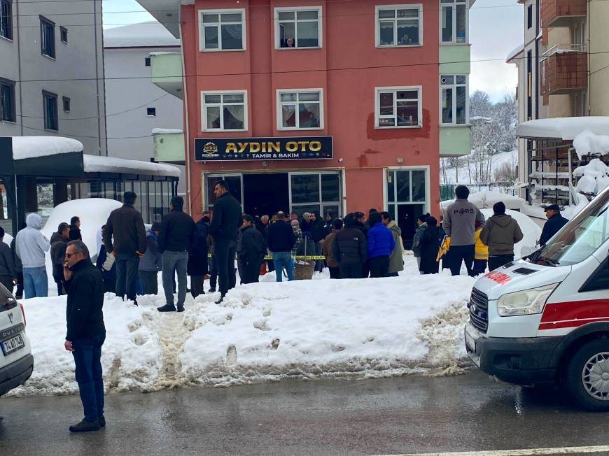 Uyuyakaldığı otomobilde, kedisiyle birlikte egzozdan çıkan gazdan zehirlenip öldü