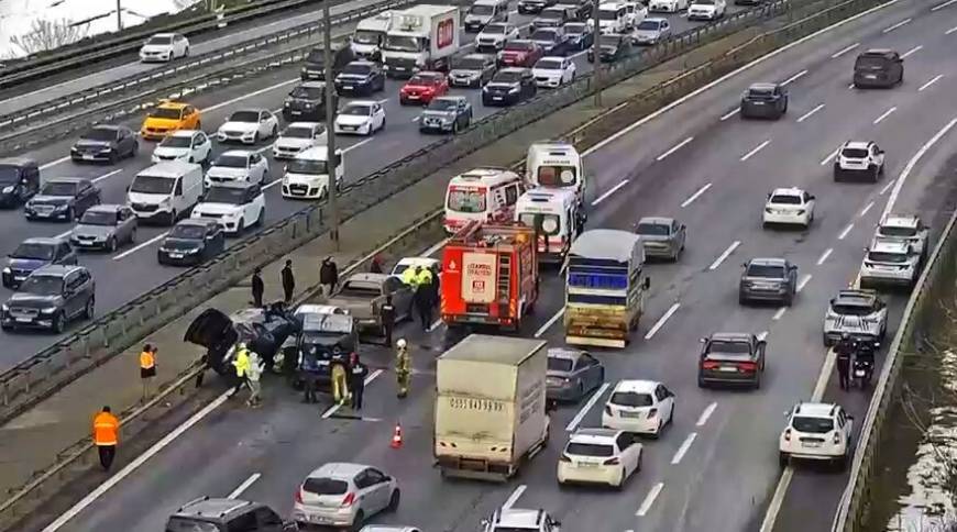 İstanbul- TEM Otoyolunda zincirleme trafik kazası; yaralılar var 