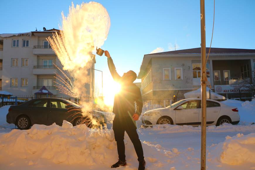 Karlıova'da soğuk hava; termometreler eksi 14'ü gördü