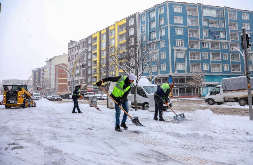 Van'da kapalı 436 yerleşim yerinin yolu açıldı