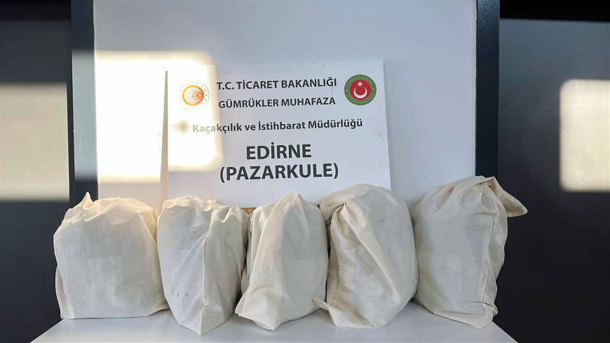 Pazarkule'de hafif ticari araçta 34,5 kilo uyuşturucu ele geçirildi