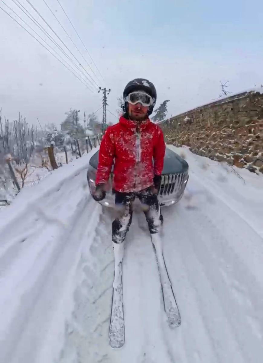 Öğretmenin tehlikeli kayak eğlencesi