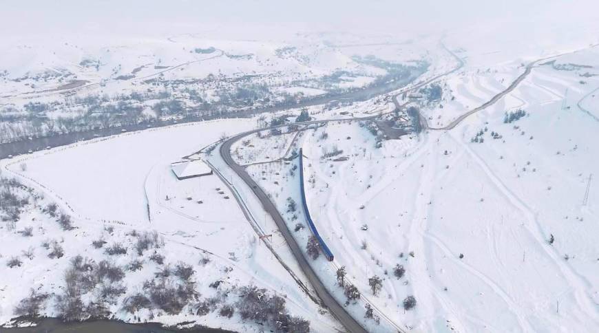 Doğu Ekspresi'nin karın beyaza bürüdüğü Erzincan'daki yolculuğu, dronla görüntülendi