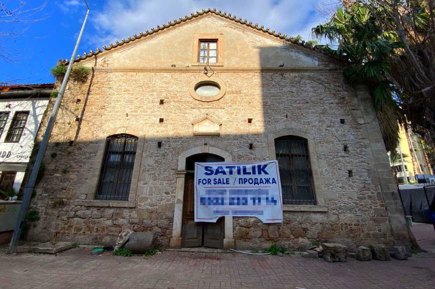 Anıtsal yapı olarak tescil edilen tarihi hamam satılıyor