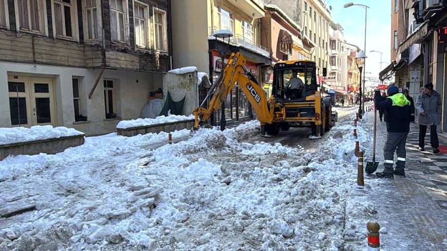 Bartın'da 2 günde 5 bin ton kar toplandı