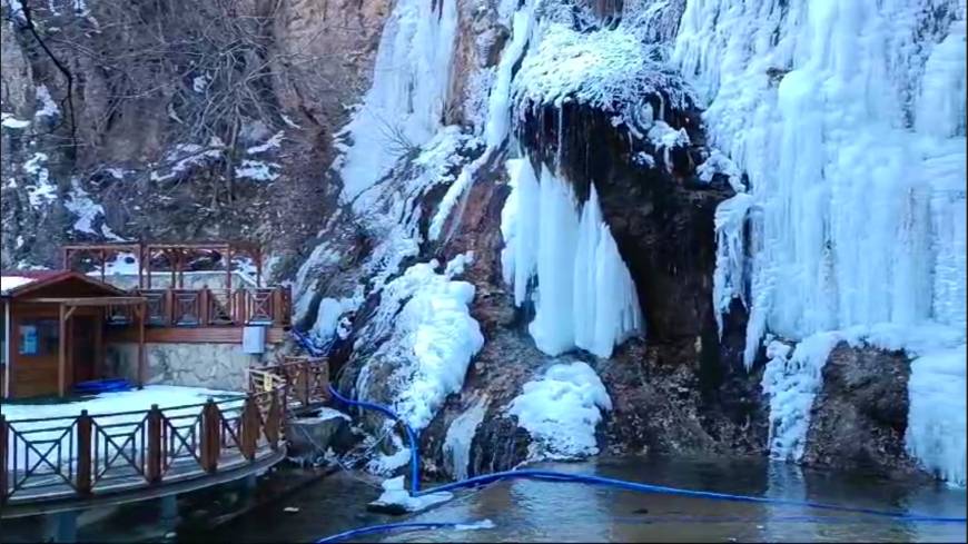 Malatya'da Günpınar Şelalesi dondu