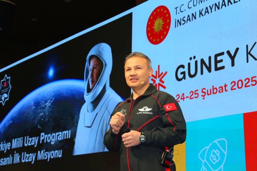 Astronot Gezeravcı: Bilim insanları uzayda yabancı varlıkların olabileceğini öngörüyor