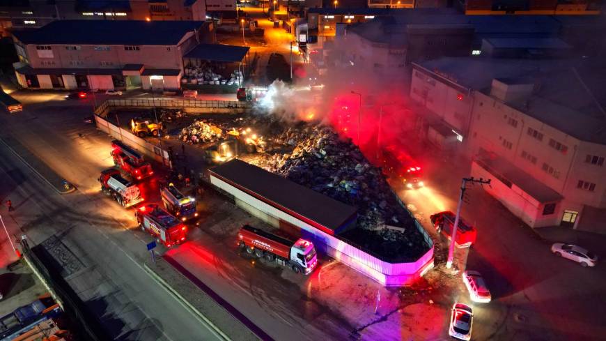 Bursa'da çöp toplama merkezinde yangın (2)