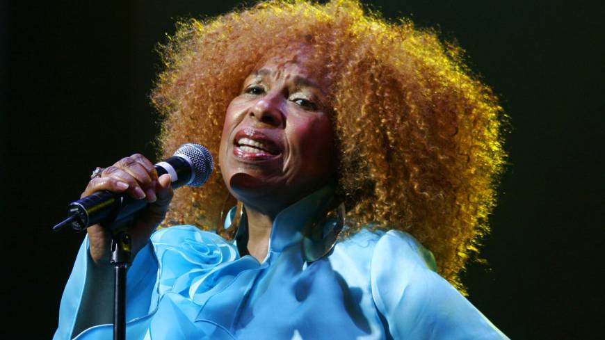 Grammy ödüllü şarkıcı Roberta Flack hayatını kaybetti