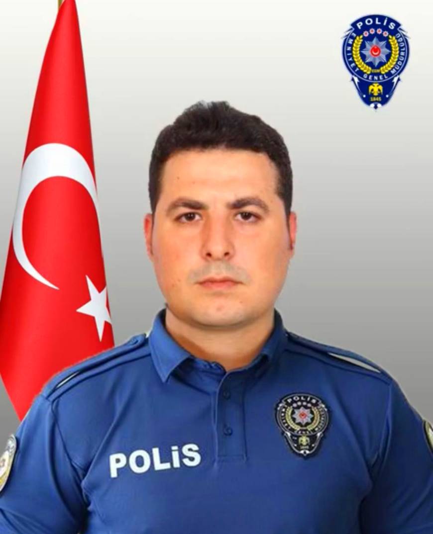 Şapkasını taktığı şehit babasını selam vererek uğurladı 