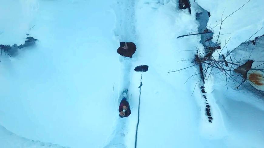 Kardan yolu kapanan köydeki hastaya ilaçları dronla ulaştırıldı