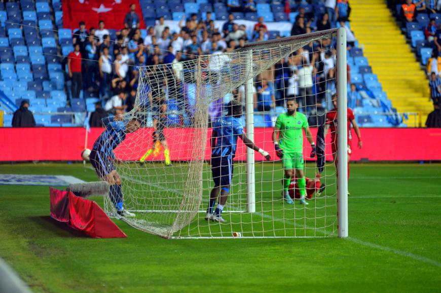 Puan silme cezası alan Adana Demirspor’da taraftarlar, takımın eski günlerine dönmesini istiyor