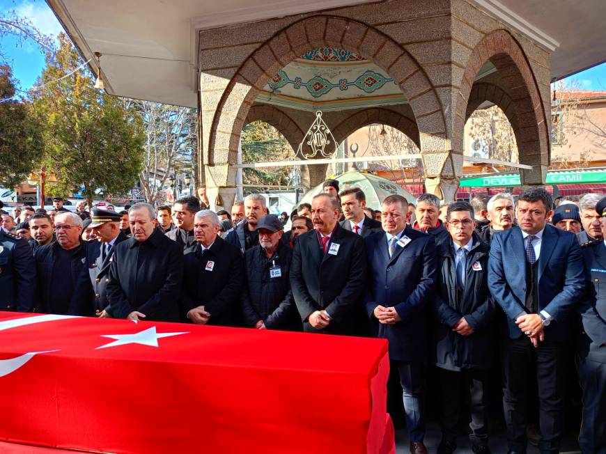 Şapkasını taktığı şehit babasını selam vererek uğurladı (4)