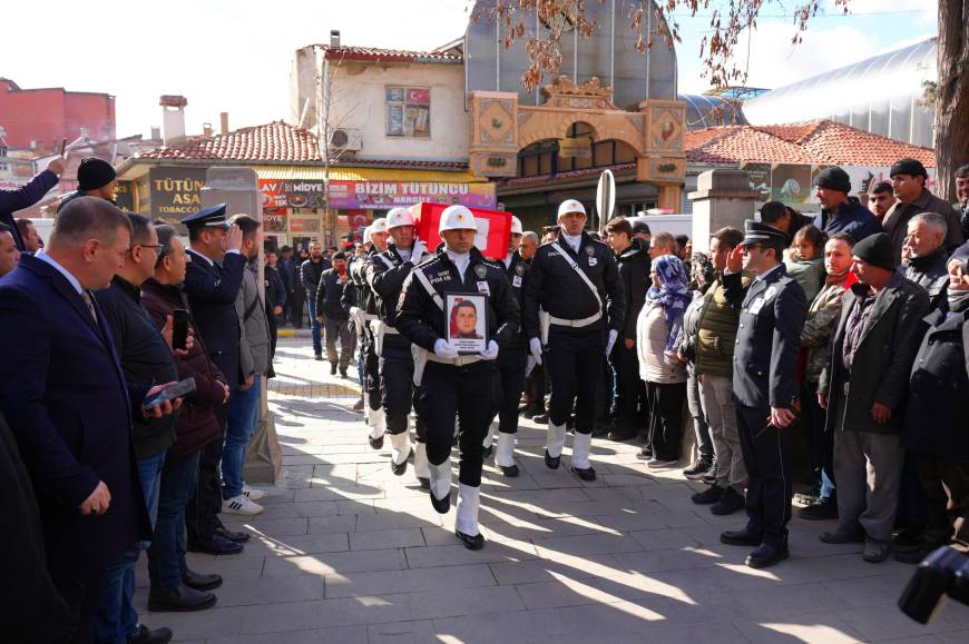 Şapkasını taktığı şehit babasını selam vererek uğurladı/ Ek fotoğraflar