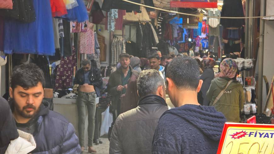 Depremlerin vurduğu tarihi Uzun Çarşı'da ramazan yoğunluğu