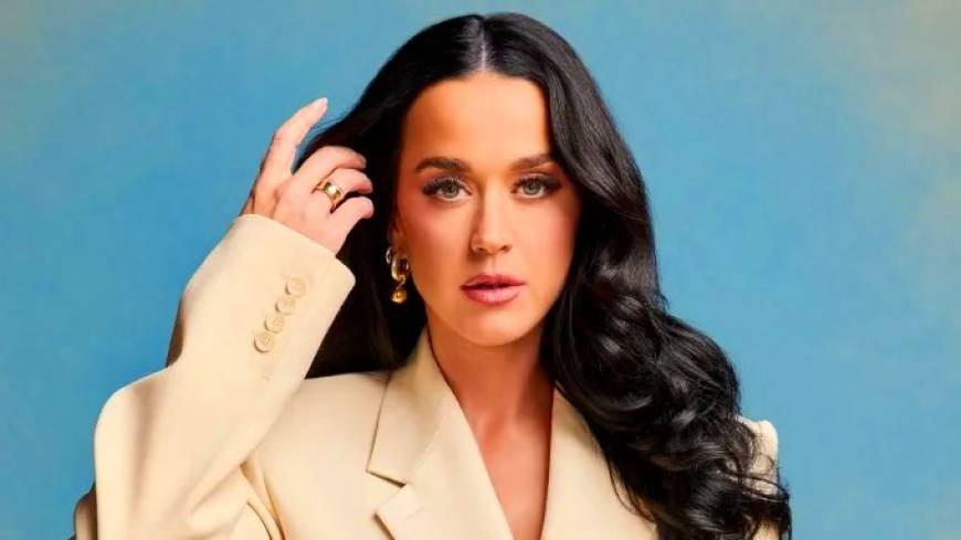 ABD'li şarkıcı Katy Perry uzay yolculuğu yapacak