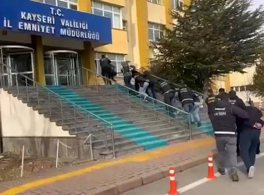 Kayseri'de uyuşturucu satıcılarına operasyon; 44 gözaltı